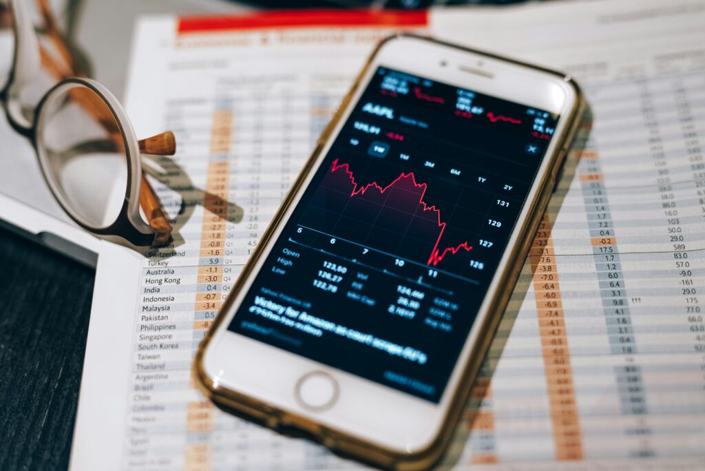 Betterment vs Wealthfront app screen show data